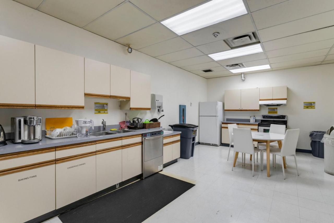 Calgary Connect Hostel Екстериор снимка