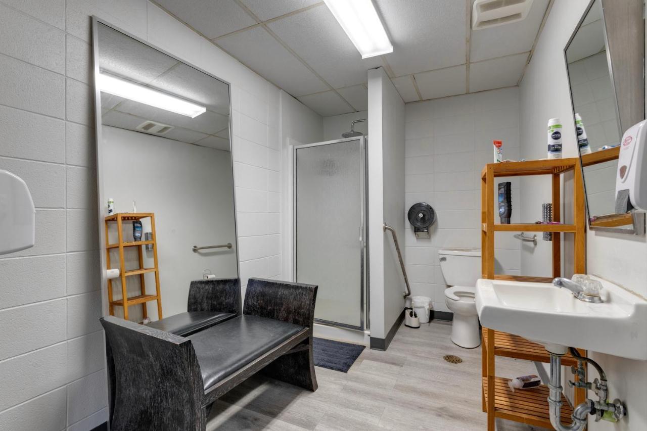 Calgary Connect Hostel Екстериор снимка