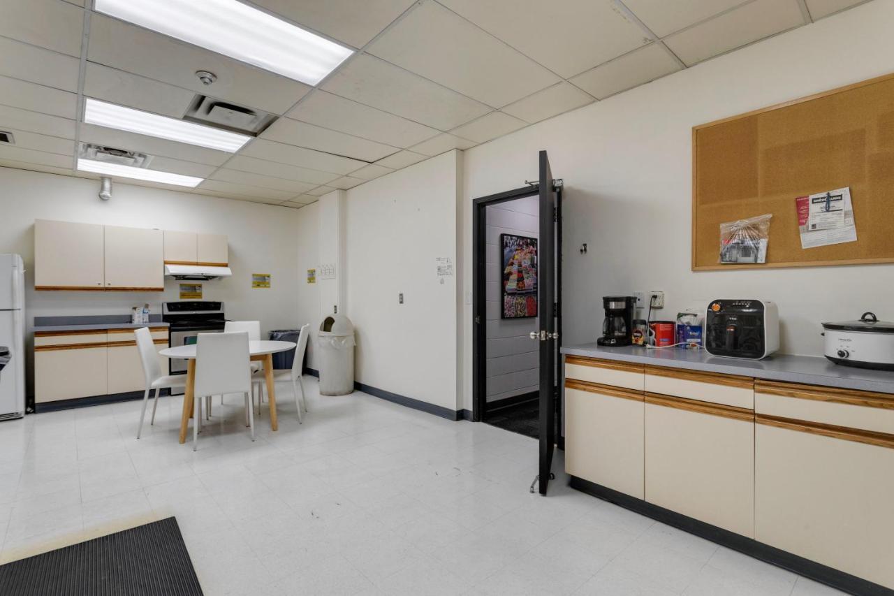 Calgary Connect Hostel Екстериор снимка